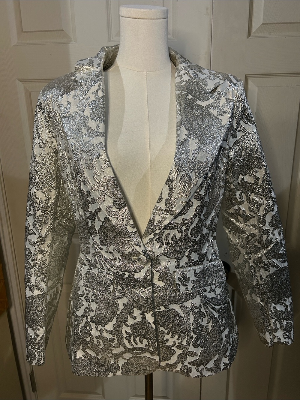 AKIRA Silver Sequin Patterned Blazer Jacket - Picture 5 of 6